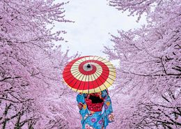 Mujer asiática con kimono tradicional japonés